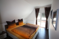 Schlafzimmer-1-Hus-Wattkieker-7a